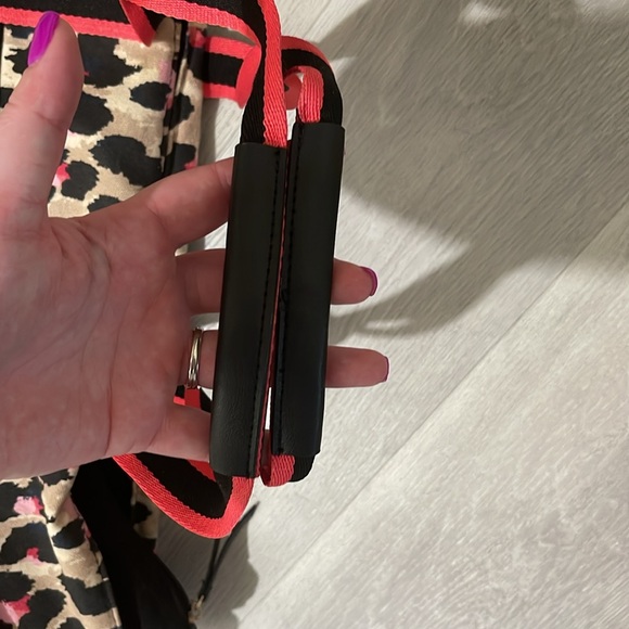 Victoria’s Secret Cheetah Weekender - Picture 4 of 7